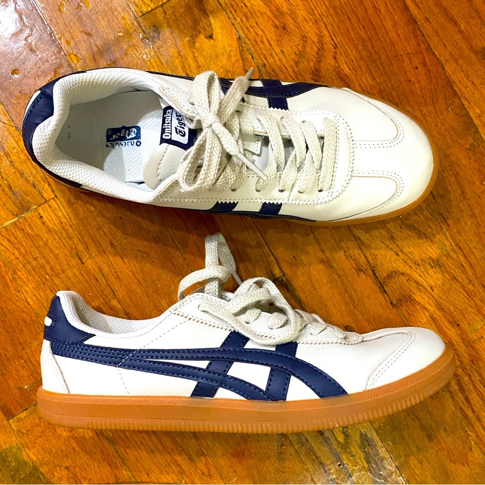 Unworn tigers sneakers!